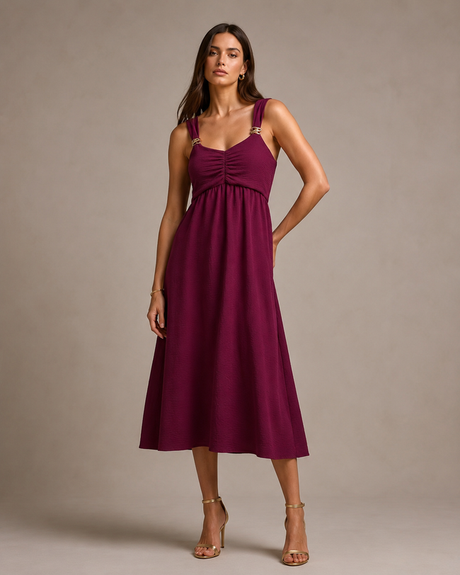 Vestido midi fruncido con tirantes y hebillas