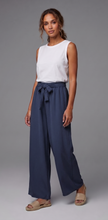 Pantalón palazzo con lazo en cintura