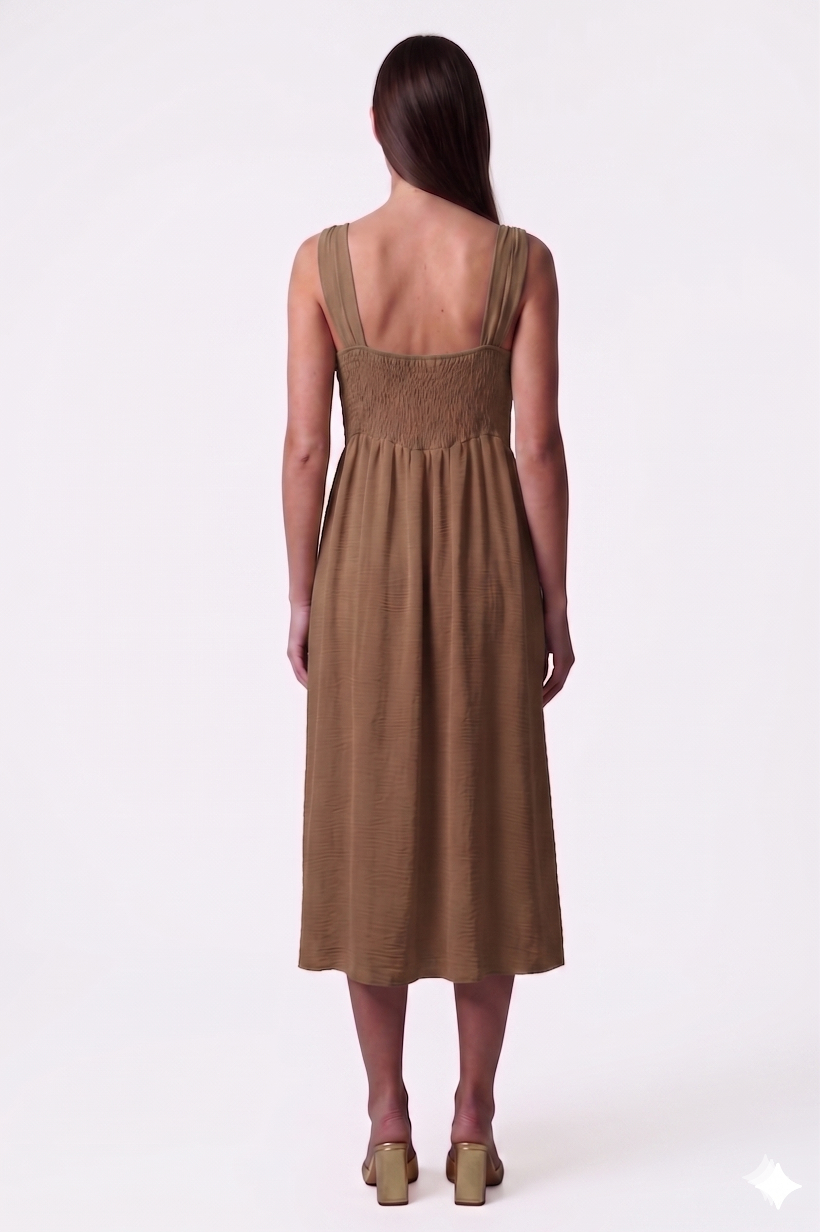 Vestido midi fruncido con tirantes y hebillas