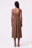 Vestido midi fruncido con tirantes y hebillas