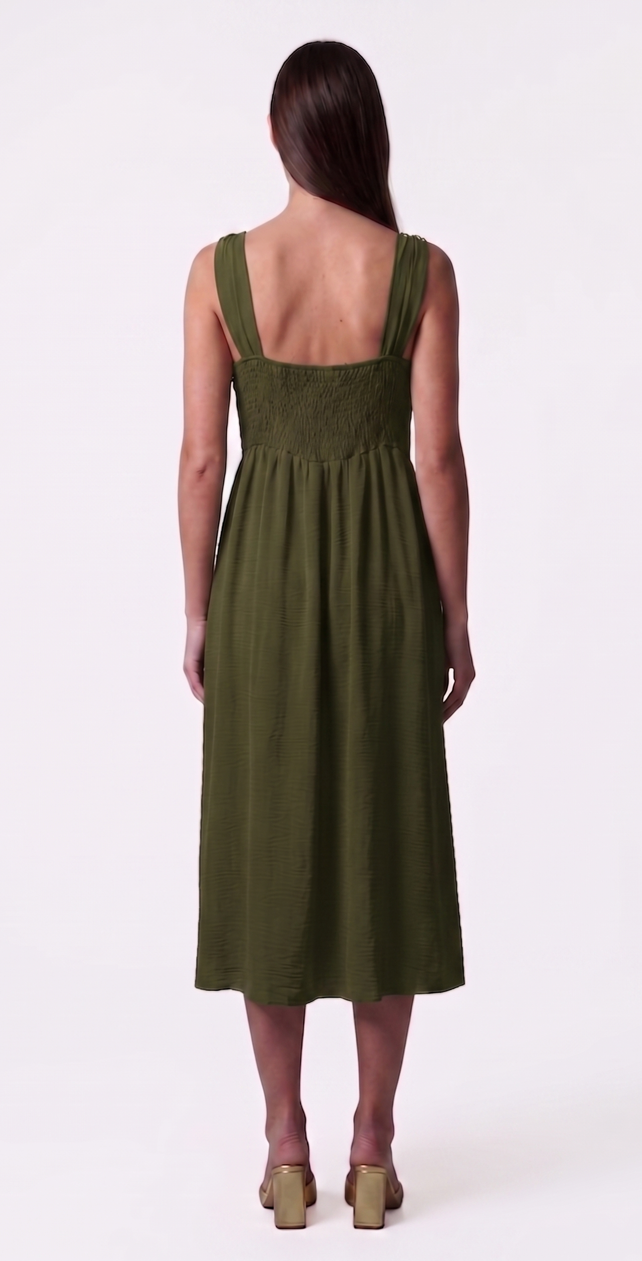 Vestido midi fruncido con tirantes y hebillas